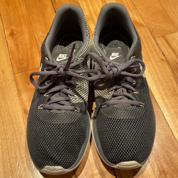 Nike VH2 shades of gray fabric low lace up sneakers. Size 8.5 - Picture 1 of 6